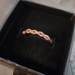 💗Mint & Lily- Rose Gold Twisted Ring with Tiny Clear Crystals Intertwined- NIB
